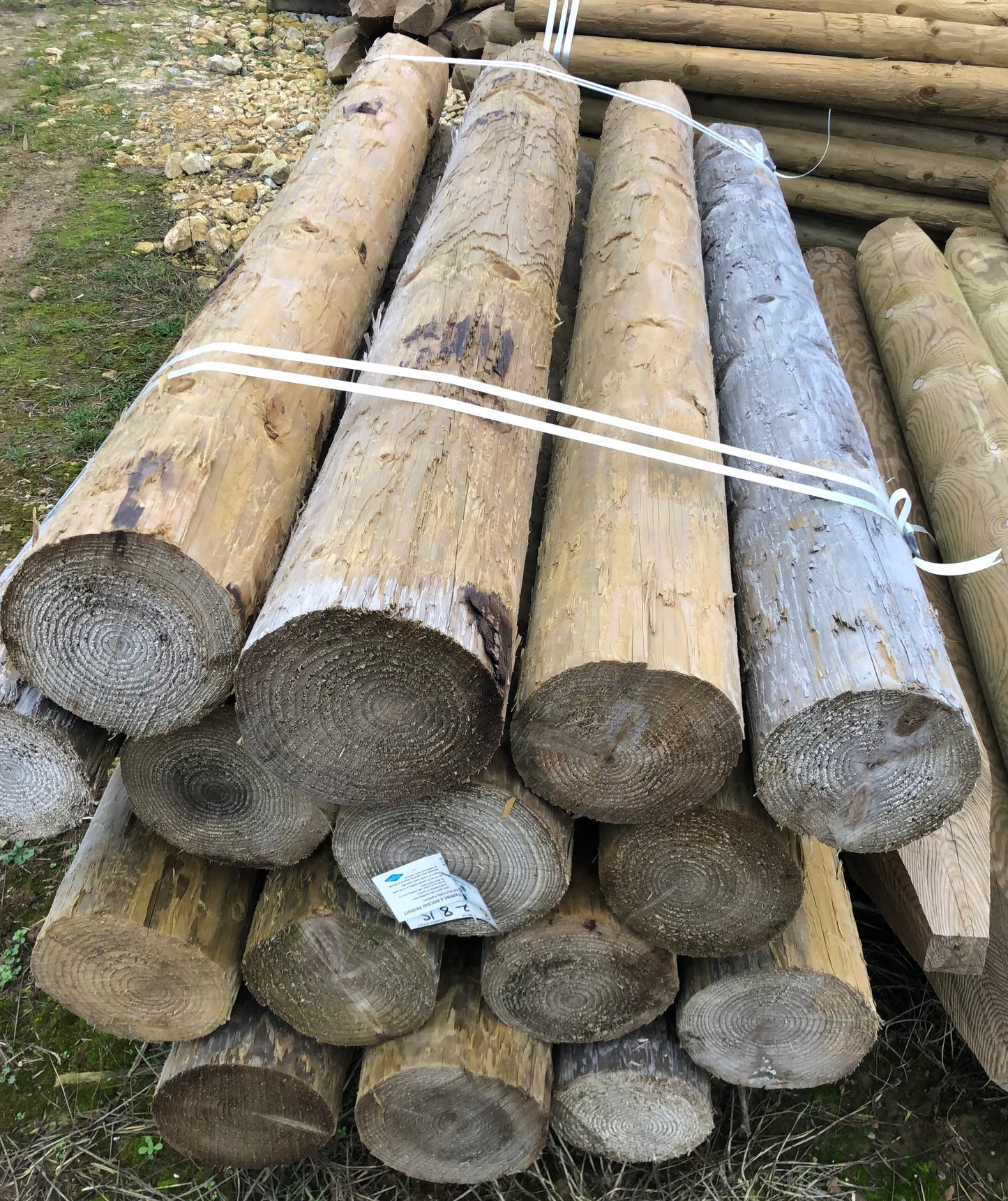 UC4 Peeled Round Gate Post